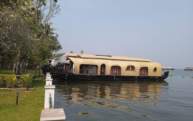 Backwater Retreat Houseboat