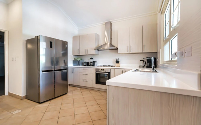 Luxury Pool Villa With View! Cabana, Bbq, 3min/beach, in Tierra del Sol!