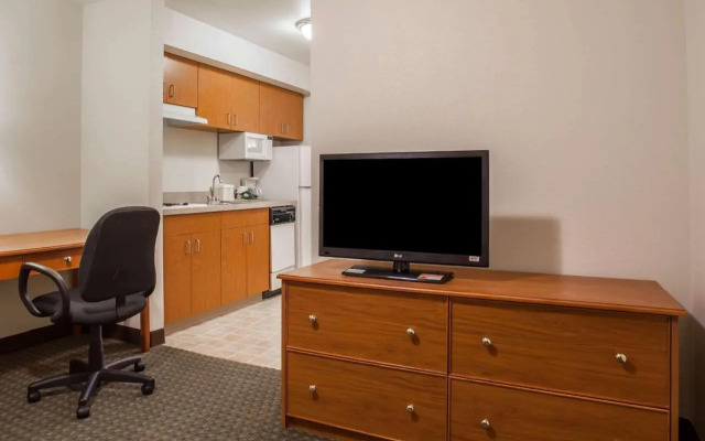 Quality Inn & Suites - 3 Stars