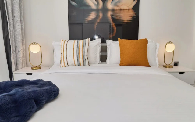 Breeze By Edmor Suites