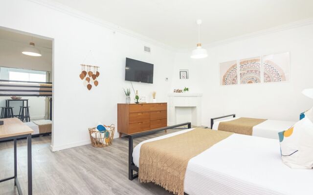 West Deco Boutique Apartments