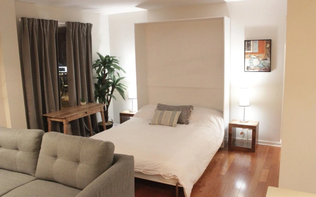 MTLVacationRentals - Suite Mont-Royal - 3 queen beds, 1,5 Ba