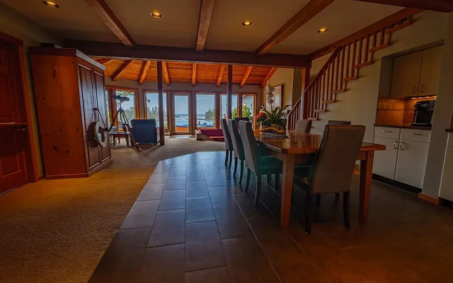 A Snug Harbour Inn