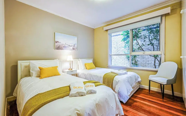 StayAU Comfy Two-Story with Pool Table