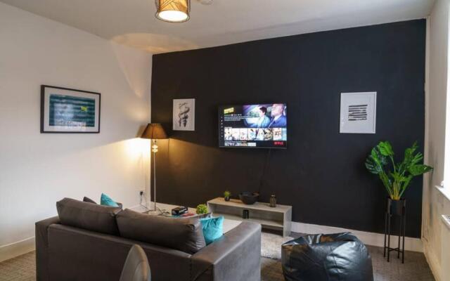 Industrial Lodge Bolton by Prime Stay