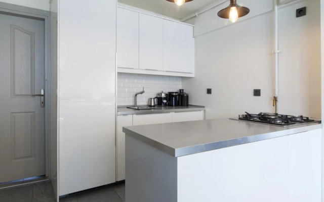 Central Flat 650 m to Metro and Cevahir in Sisli