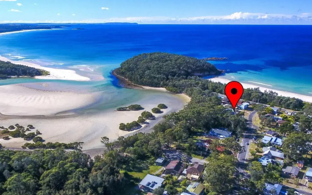 Pelican Beach House 2 Macleay Street
