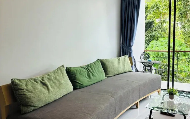 Hillside Haven-Luxury Room