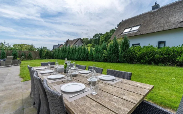Spacious and Bright 10-person Holiday Villa