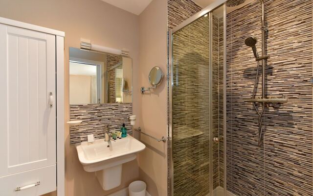 Just Stay Wales - Waterfront Townhouse