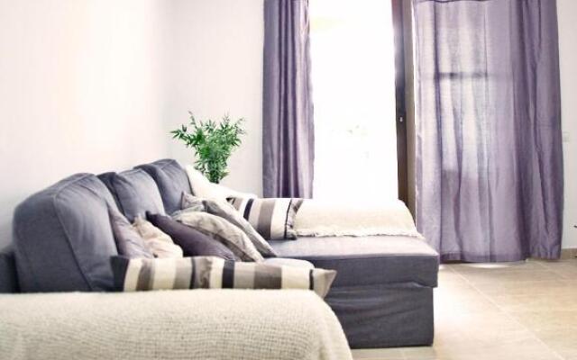 2 min Walk to Beach - Private Solarium Bungalow
