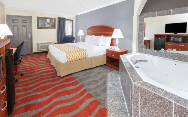 Travelodge Inn & Suites by Wyndham Norman