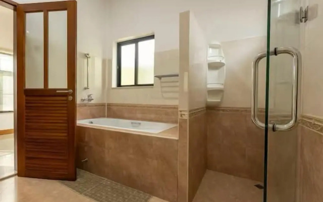 Tim buktu 4BR Jacuzzi WalkVillaMarket170