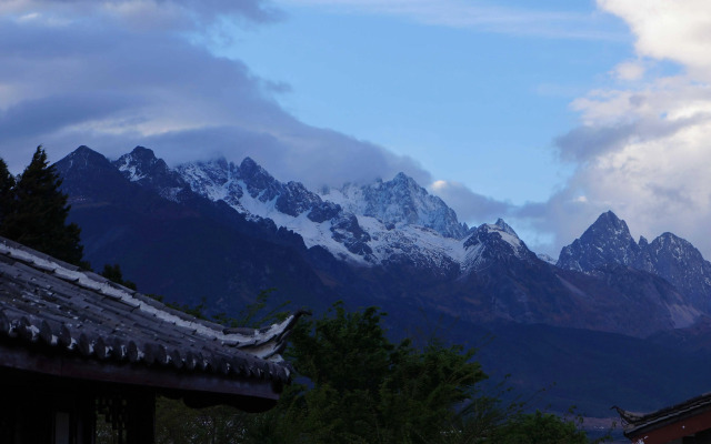 Lijiang Sadhu Inn