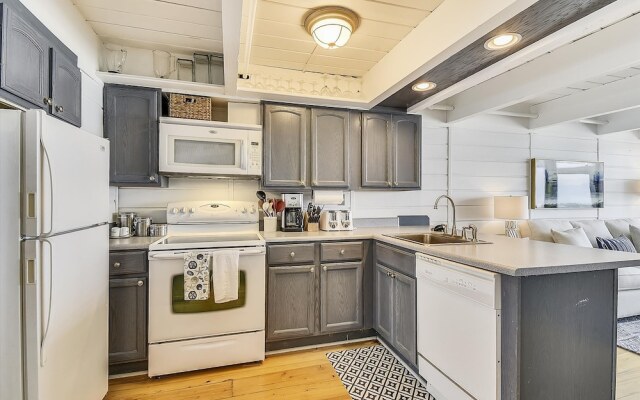 Atlantic Watergate 16 by Long & Foster