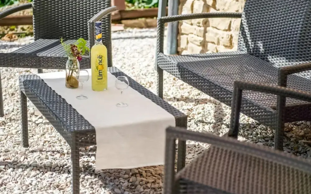 Agriturismo in the Appenines with Covered Swimming Pool & Hot Tub