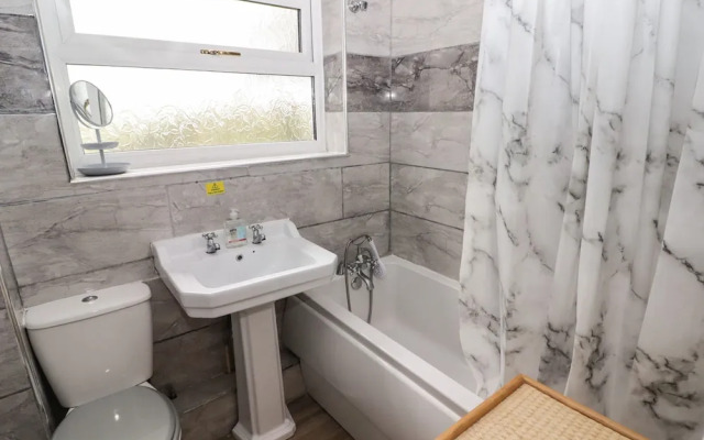 13 Gower Holiday Village