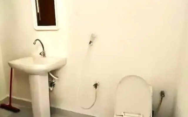 zanzllywood hotel and apartments