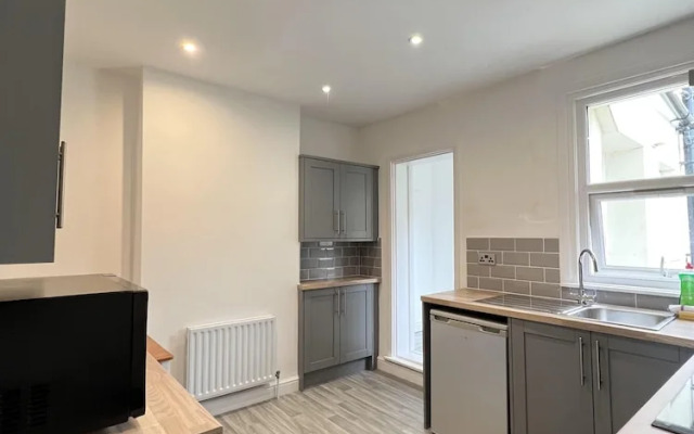 Remarkable 2 bed House in Rochester