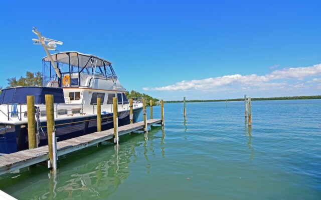 Harbor Villa Club 205