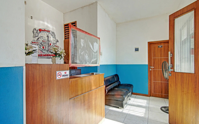 RedDoorz near Mall Of Indonesia