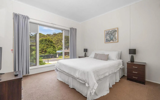 Sandlines at Hyams Beach 4pm Check Out Sundays