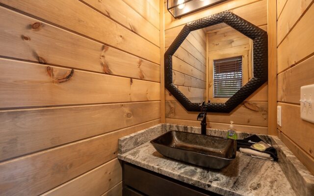 Creekside Manor Too 2 Bedroom Cabin by RedAwning