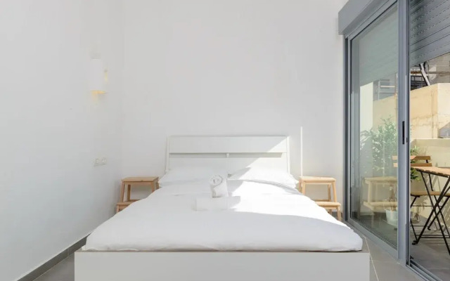 Spacious Modern Apt 1 Step To Beach