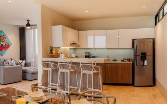 Centrally located gem - sunset views/rooftop pool 2BR/2Bath