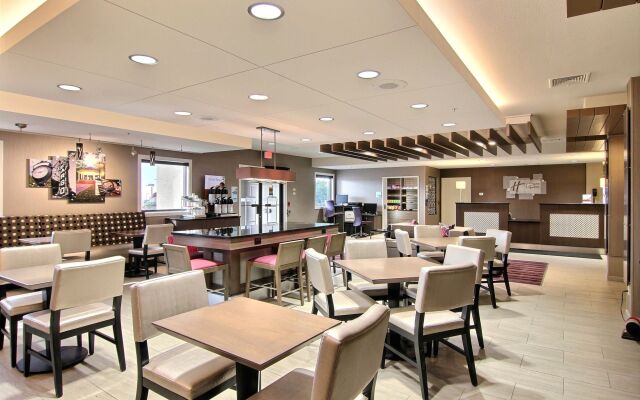 Holiday Inn Express Fargo-West Acres by IHG