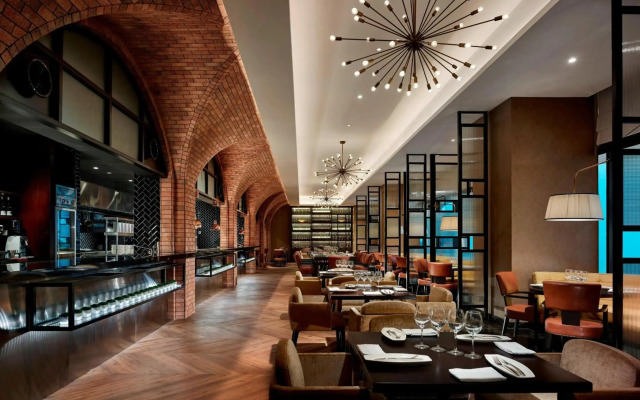 Hotel Stripes Kuala Lumpur, Autograph Collection