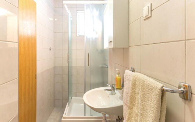 Nice Home in Makarska With Wifi and 3 Bedrooms