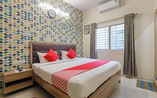OYO 9605 Hotel Golden Inn
