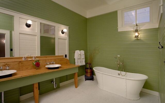 Mccloud Mercantile Hotel