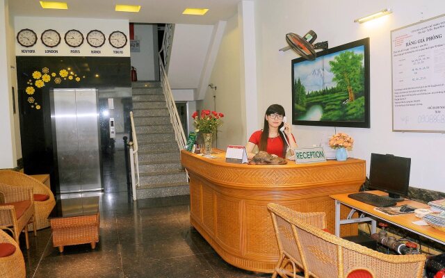 Queen Hotel 2