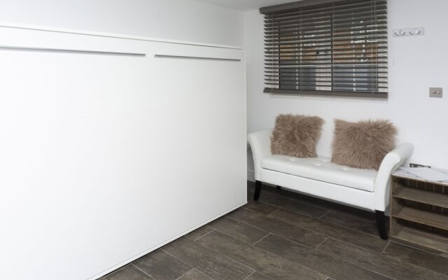 Beautiful 2 Bed Studio