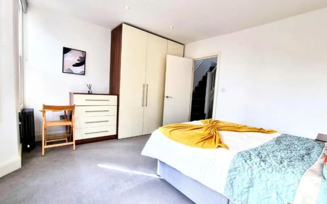 Surbiton Luxury Garden House 19