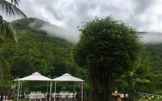 River Hill Side Resort