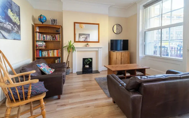 Stylish 2Bed Steps from Iconic Waterloo