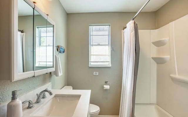 Tropical Bayfront Escape w/ Heated Pool & Dock!