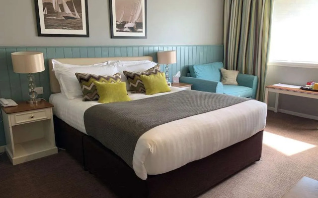 Potters Heron Hotel