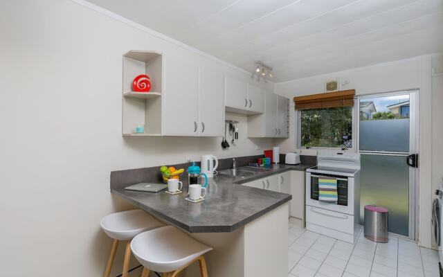 Super 2 bed flat in Remuera