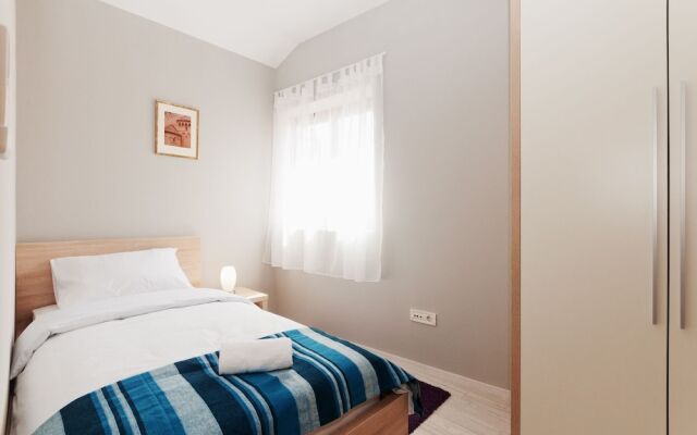 Ravelin Apartments