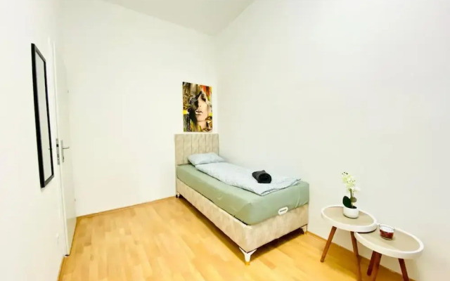 Rooms in Cozy 4BR Shared Apt Central