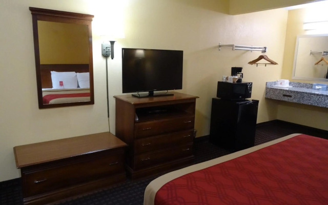 Econo Lodge Fredericksburg near I-95