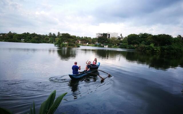 Lake Wave Hotel