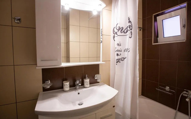 V Luxury Apartment 1
