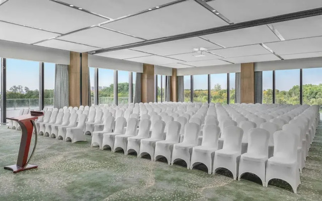 Holiday Inn Wuhan Houguan Lake by IHG
