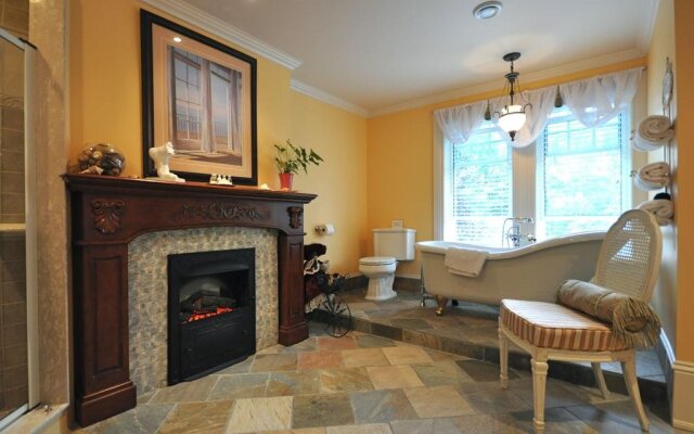 Creighton Manor Inn Bed & Breakfast