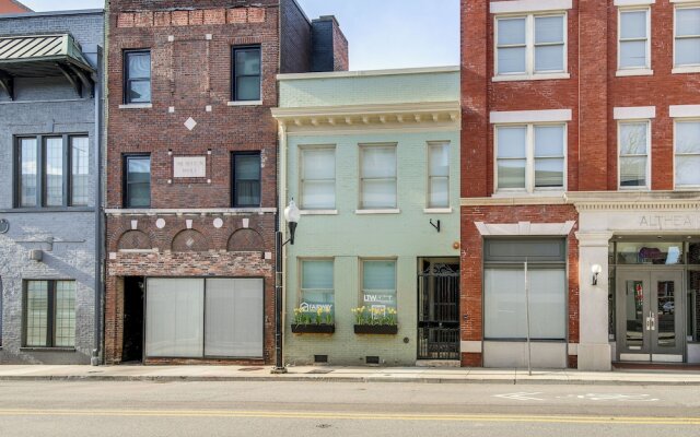 Stylish Dtwn Knoxville Condo w/ Rooftop Deck!